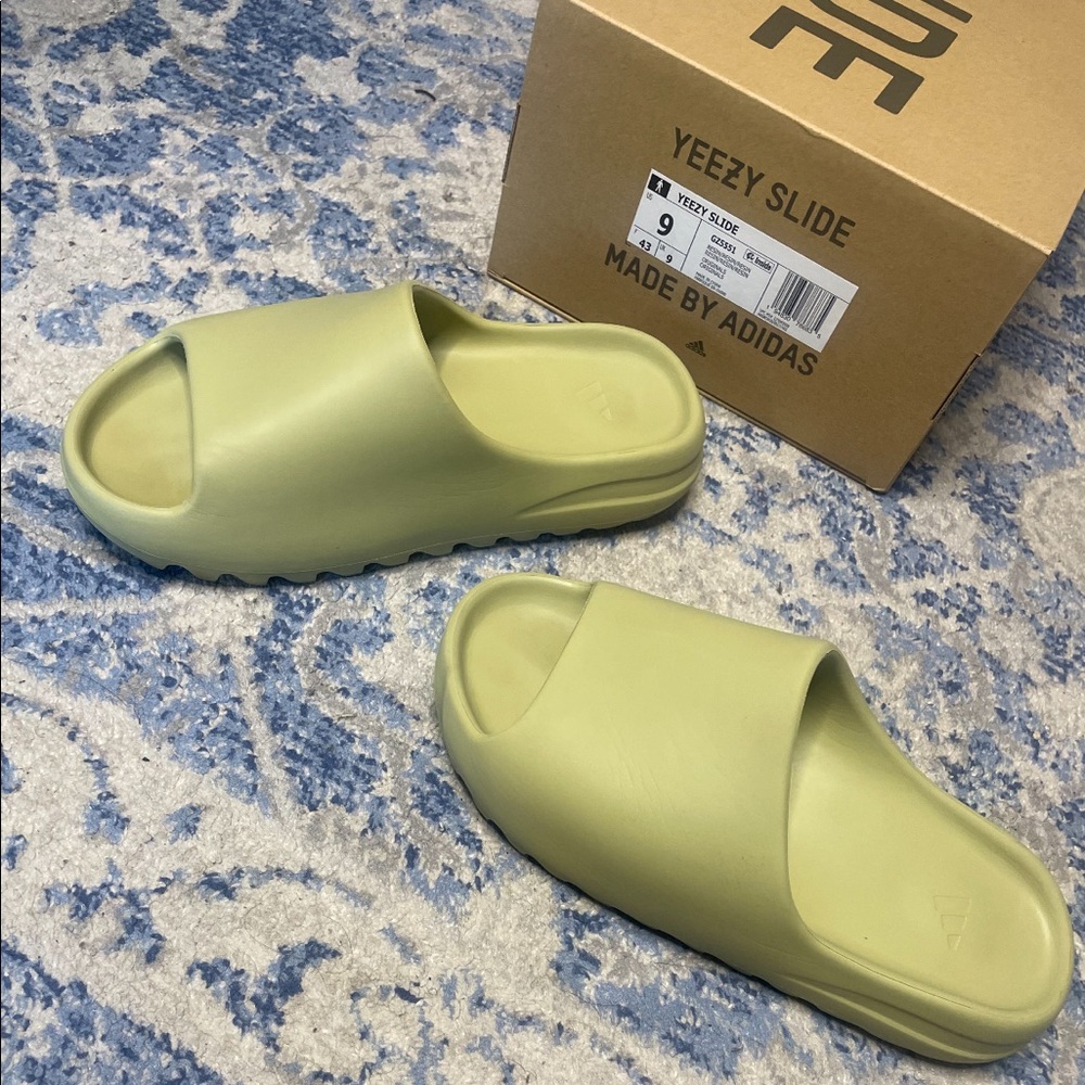 Size 9 yeezy slides resin